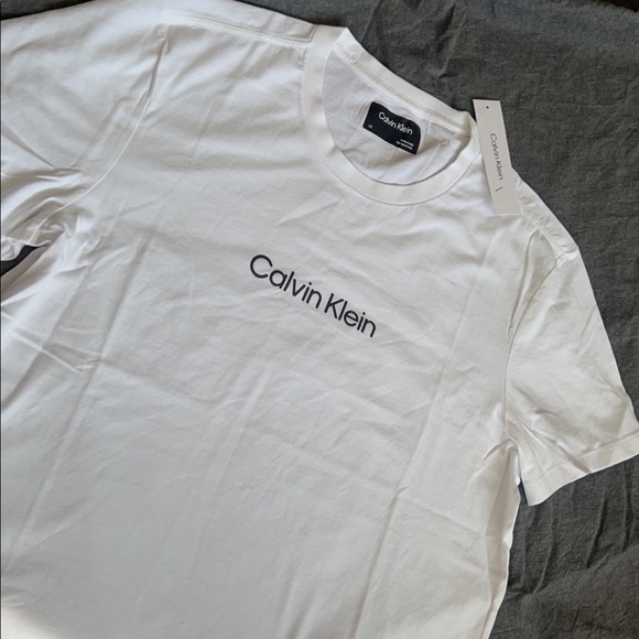 Calvin Klein logo Graphic T shirt - Picture 4 of 6